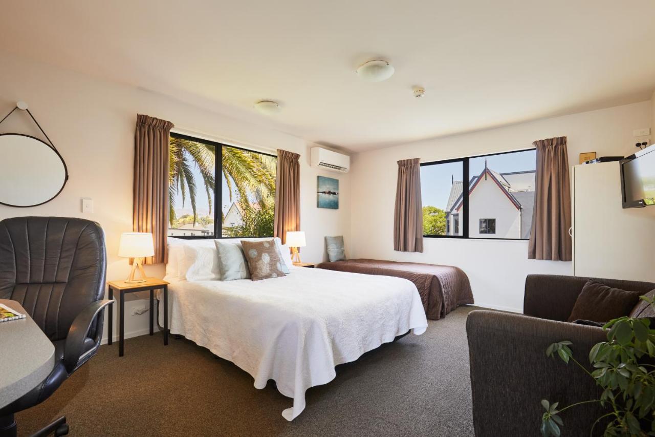 Blenheim Palms Motel Extérieur photo