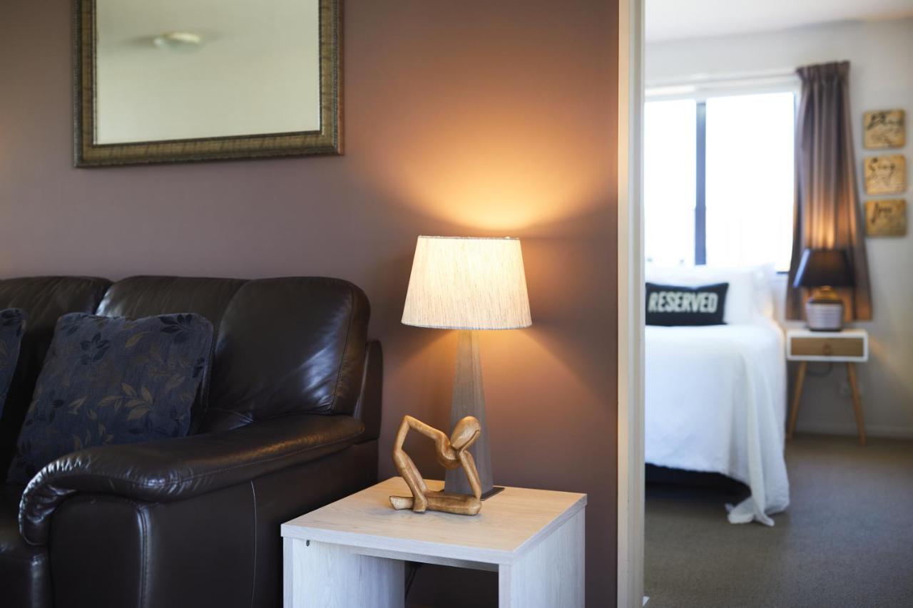 Blenheim Palms Motel Extérieur photo