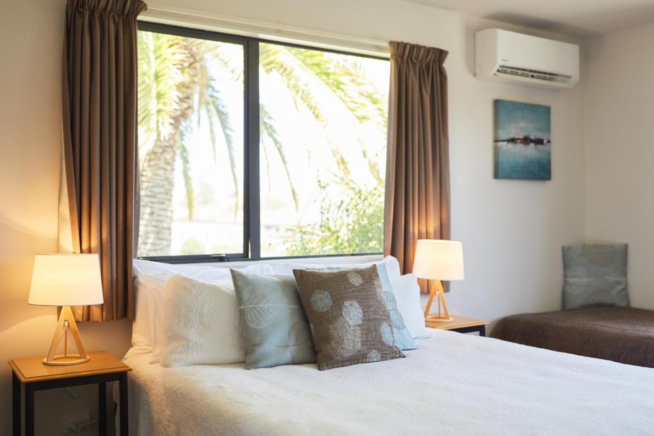 Blenheim Palms Motel Extérieur photo