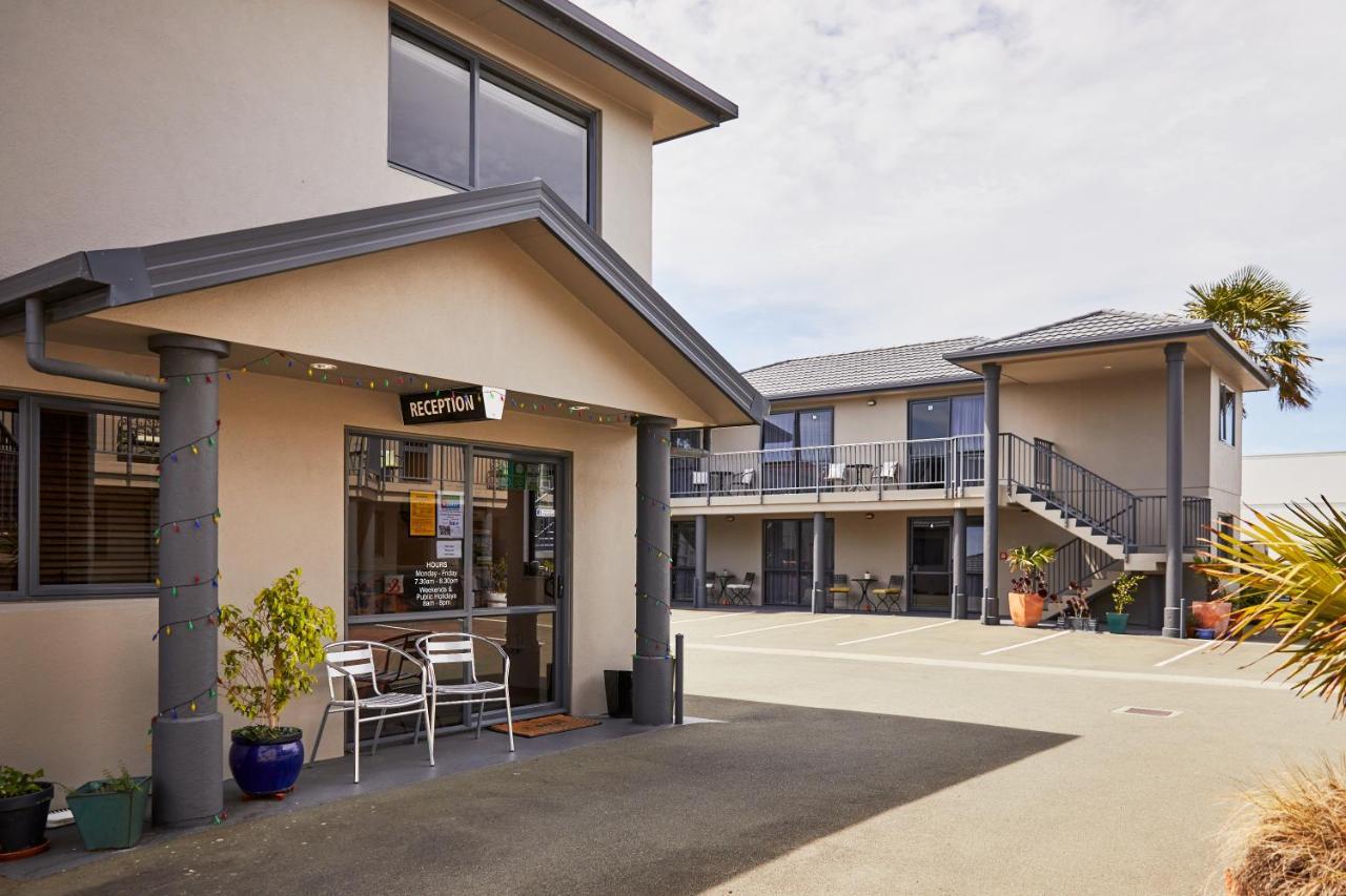 Blenheim Palms Motel Extérieur photo
