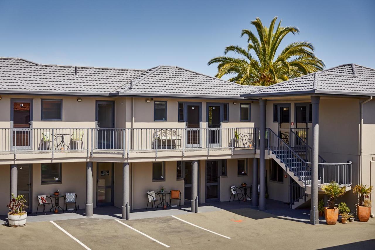 Blenheim Palms Motel Extérieur photo