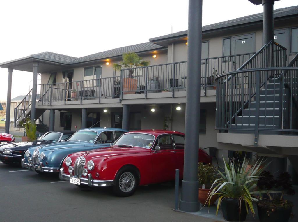 Blenheim Palms Motel Extérieur photo