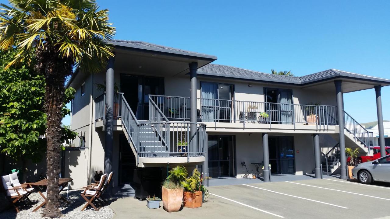 Blenheim Palms Motel Extérieur photo